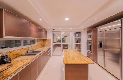 Manga Casa | Encanto Mansion: 6 Bedroom Luxury Stay Near Walled City