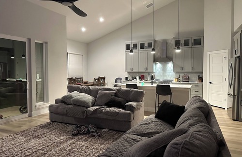 Liberty Hill Casa | Enchanted 4 bedroom house with high ceilings, natural light & WiFi