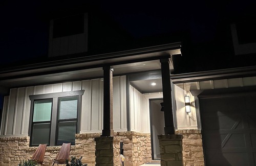 Liberty Hill Casa | Enchanted 4 bedroom house with high ceilings, natural light & WiFi