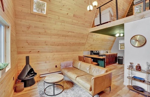 Pocono Summit Cabina | Enchanted A-Frame Cabin | Hot Tub | Firepit
