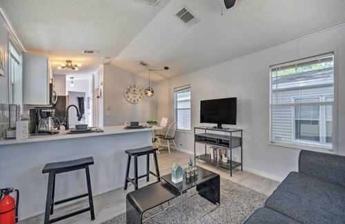 Kissimmee Cabaña | Enchanted Cottage with Pool and Mini-Golf Near Disney