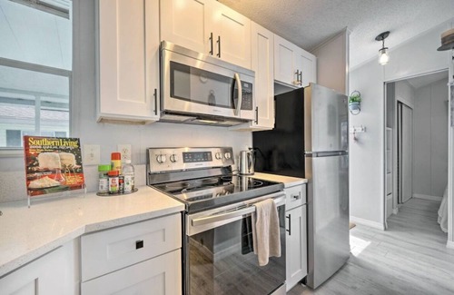 Kissimmee Cabaña | Enchanted Cottage with Pool and Mini-Golf Near Disney