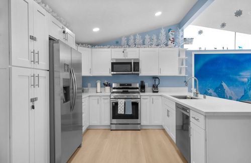 Southwest Anaheim Casa | Enchanted Dreams: Theater, Arcades, Playground +