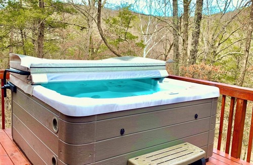 Eureka Springs Cabina | Cabina de lujo con cubierta envolvente y bañera de hidromasaje