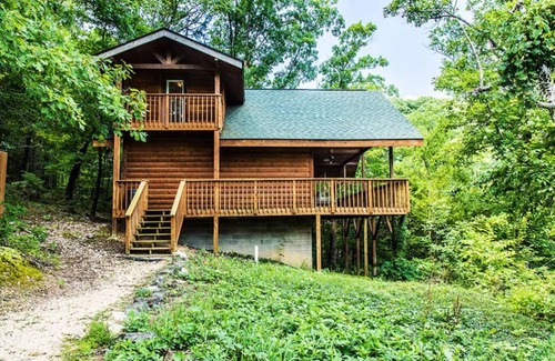 Eureka Springs Cabina | Hilltop Hideaway: cabaña de lujo con impresionantes vistas y jacuzzi para dos
