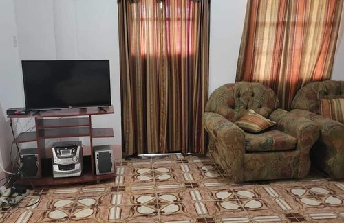 Tower Isle Villa | Enchanting 2-bedroom apartment with AC in Tower Isle