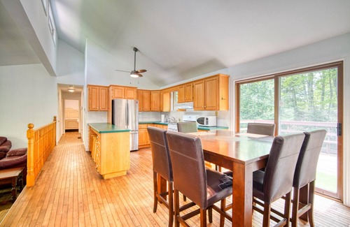 Sauble Beach Casa | Enchanting 3-Bedroom Cottage Surrounded By Nature Close To The Beach!