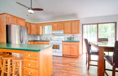 Sauble Beach Casa | Enchanting 3-Bedroom Cottage Surrounded By Nature Close To The Beach!