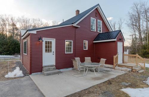 Gorham Casa | Enchanting 3BR Farmhouse Retreat Nature Getaway