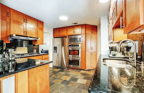 Terrell Heights Casa | Enchanting 4-bedroom house with Pool, Theater, Firepit and Games. Pet Friendly.