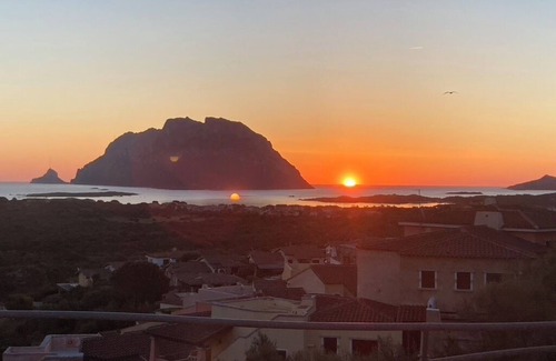 Porto San Paolo Apartamento | Casa Bouganvillea - CASA PANORAMICA ENCANTADORA Y FRESCA EN TAVOLARA