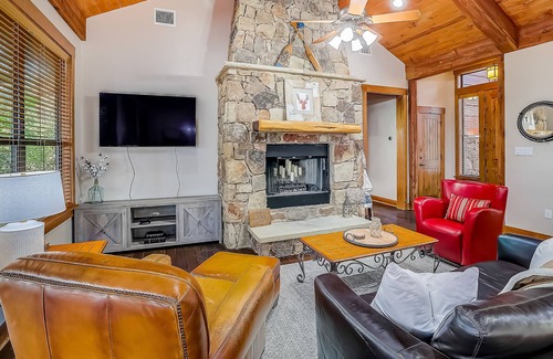 Jonestown Casa | Enchanting cabin-like home & casita with shared pool, hot tub & washer/dryer
