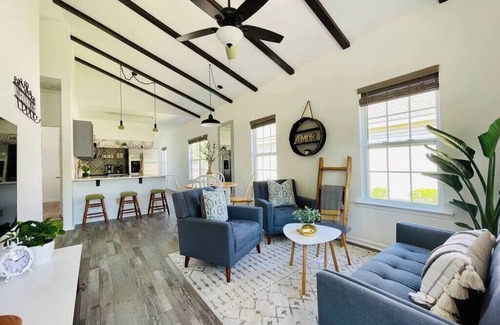Wilmington Cabaña | Enchanting Downtown-ish Cottage in Wilmington, NC