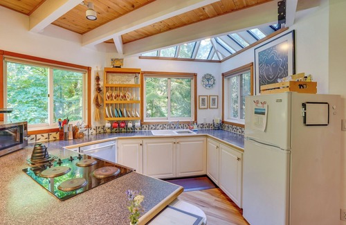 Belknap Springs Cabaña | Enchanting Escape w/ Hot Tub, Decks & Views!