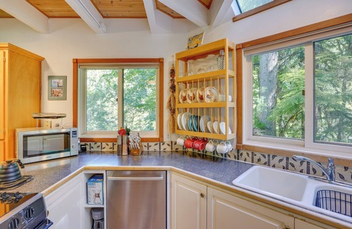 Belknap Springs Cabaña | Enchanting Escape w/ Hot Tub, Decks & Views!