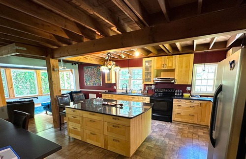 Canadensis Casa | Enchanting Forest Estate