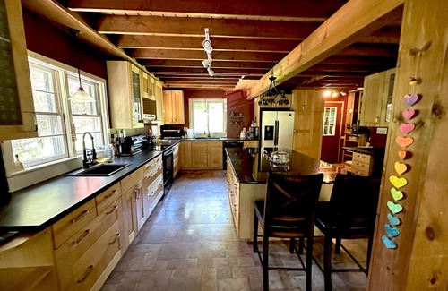 Canadensis Casa | Enchanting Forest Retreat