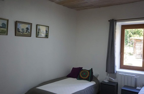 Castelnau-Durban Casa | enchanting hamlet house, riverside garden and a terrace.