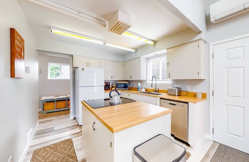 Gleneden Beach Casa | Enchanting home near the coast with hot tub, full kitchen & washer/dryer