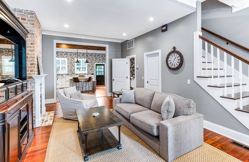 Historic Downtown Savannah Casa | Enchanting Home w/ Luxurious Kitchen and Serene Courtyard by Lucky Savannah