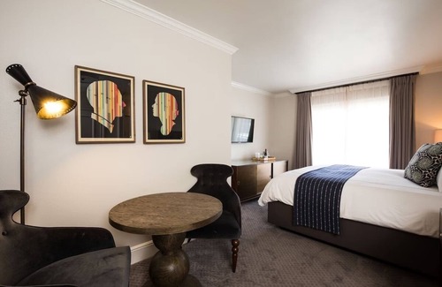 West Campus Hotel | Enchanting Hotel with Outdoor Pool & Sun Terrace - Just 1 Mile from UT Austin