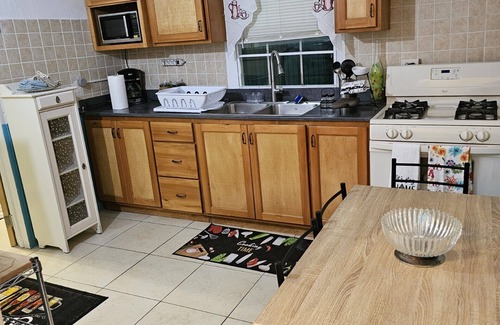Grand Case Casa | Enchanting house with AC in Grand-Case. One minute walk to the beach. Free prkng