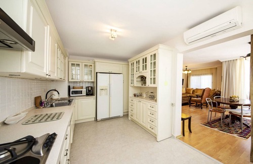 Bodrum City Center Villa | Enchanting House with Backyard in Bodrum