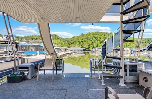 Smithville Alquiler De Eote | Enchanting Houseboat on CHL @ Pates Ford Resort & Marina
