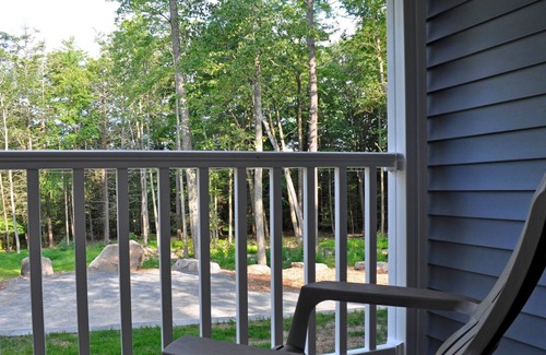 Tafton Cabina | Enchanting Lakeside One Bedroom Cabin