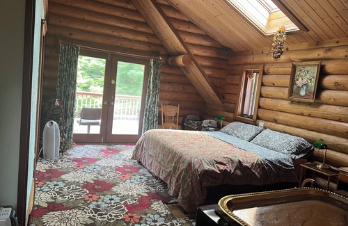 Crescent City Cabina | Enchanting lodge with WiFi in Crescent City