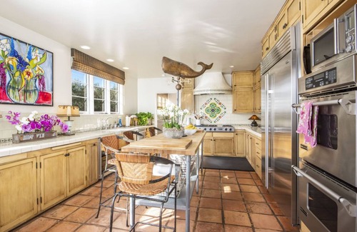 Hedgerow Casa | Enchanting Montecito estate with a sparkling swimming pool!