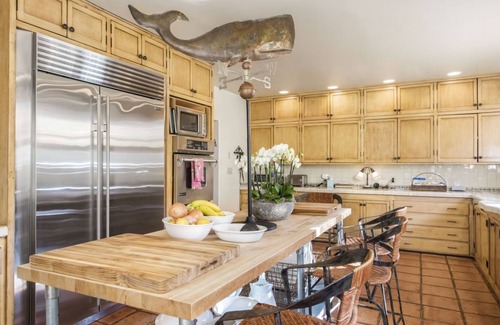 Hedgerow Casa | Enchanting Montecito estate with a sparkling swimming pool!