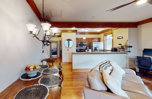 Boone Condominio | Enchanting mountain retreat with pools, hot tubs, fireplace, balcony, & WFH area
