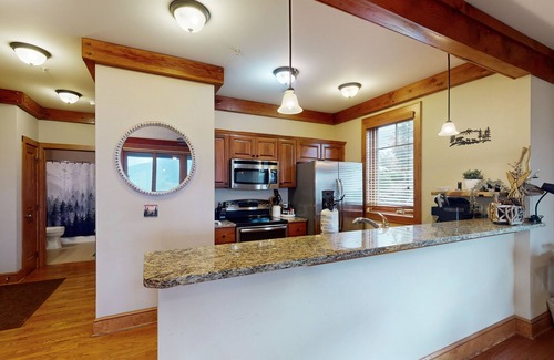 Boone Condominio | Enchanting mountain retreat with pools, hot tubs, fireplace, balcony, & WFH area