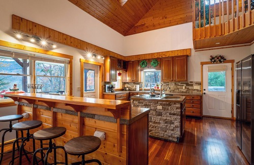 Cosby Cabina | Smoky Mountain Wellness Retreat Zen Oasis SpaHotTub-pool table - DOGS-VIEWS