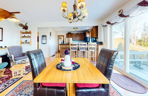 Plymouth Casa | Enchanting mountainside home with fireplace, skiing, fast WiFi, & washer/dryer