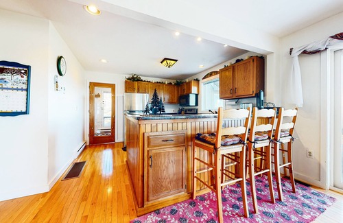 Plymouth Casa | Enchanting mountainside home with fireplace, skiing, fast WiFi, & washer/dryer