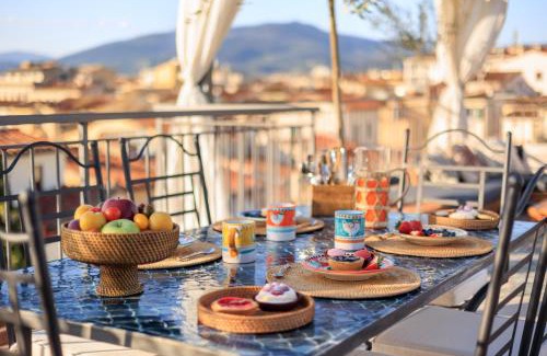 Santa Maria Novella Apartamento | ENCHANTING PENTHOUSE with a breathtaking 360 degrees Panoramic View in the Heart of Florence