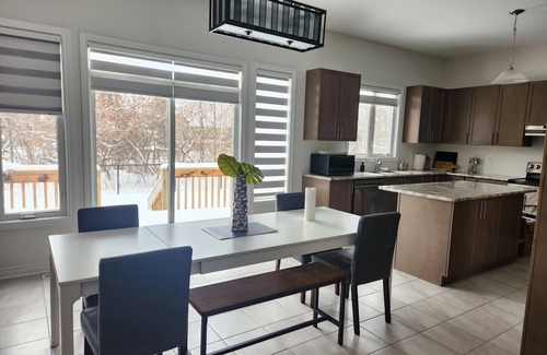 Collingwood Casa | Enchanting Retreat minutes to downtown Collingwood and Blue Mountain Resort