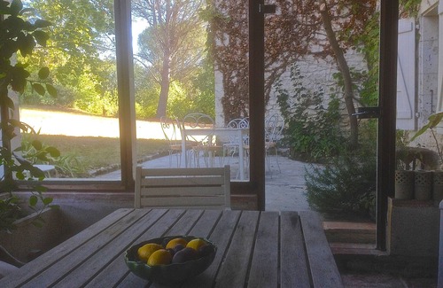 Lussan Casa | Encantadora casa de piedra, piscina, cancha de tenis y varias hectáreas de terreno.