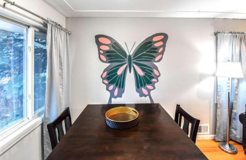Southeast Casa | Enchanting Upper Unit with City Charm