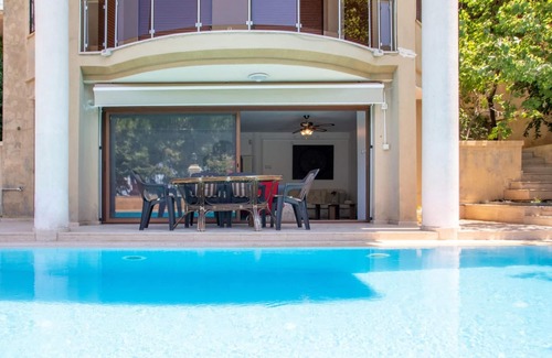 Cesme Villa | Enchanting Villa with Backyard in Cesme near Beach