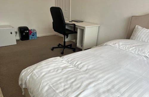 Hillingdon Casa | End Road