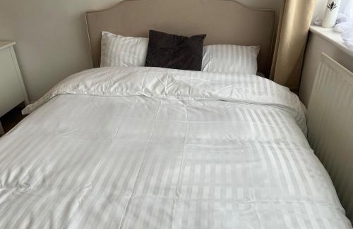 Hillingdon Casa | End Road