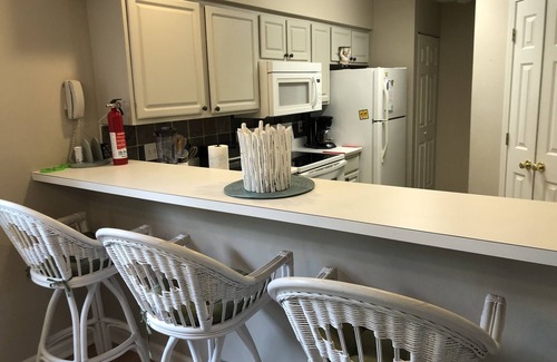 Pawleys Island Condominio | Unidad final 5 min a la playa. A pasos de la piscina / jacuzzi. Golf. Cerca de restaurantes. Wifi