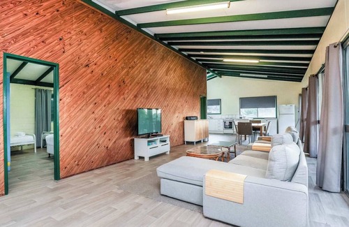 Seventeen Seventy Casa | The Endeavour - Older house on Headlands, Stunning ocean views, Ample boat parking, Pet allowed