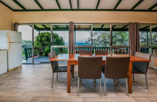 Seventeen Seventy Casa | The Endeavour - Older house on Headlands, Stunning ocean views, Ample boat parking, Pet allowed
