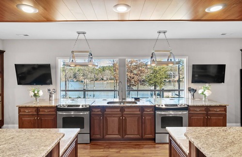 Timber Creek Casa | 🌅 Endless Summer-Sleeps 36-Movie Theater/Hot Tub/Game Room/New Boathouse 🌅