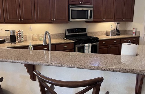 Indio Casa | Endless Sunset retreat with golf views; walk to Coachella