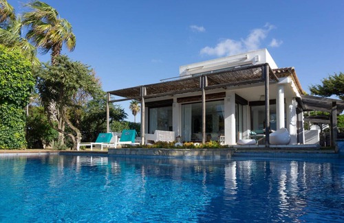 Cabo Roche Villa | Enebros y Mar. Estilo en primera linea de playa
